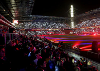 Bühne und Sitzplätze bei einer Veranstaltung im RheinEnergieSTADION